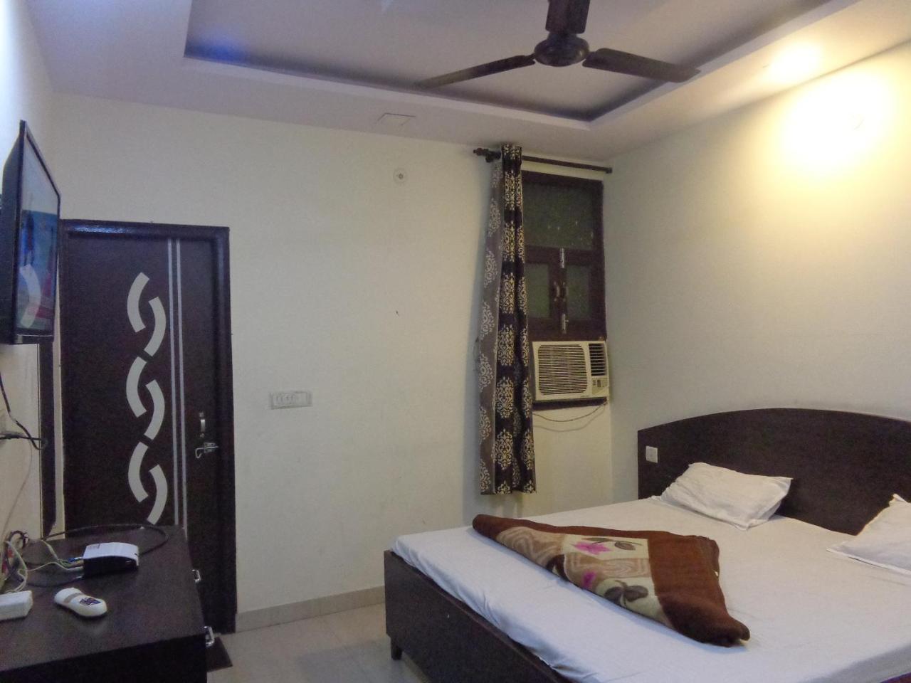 Silver Residency Hotell New Delhi Exteriör bild