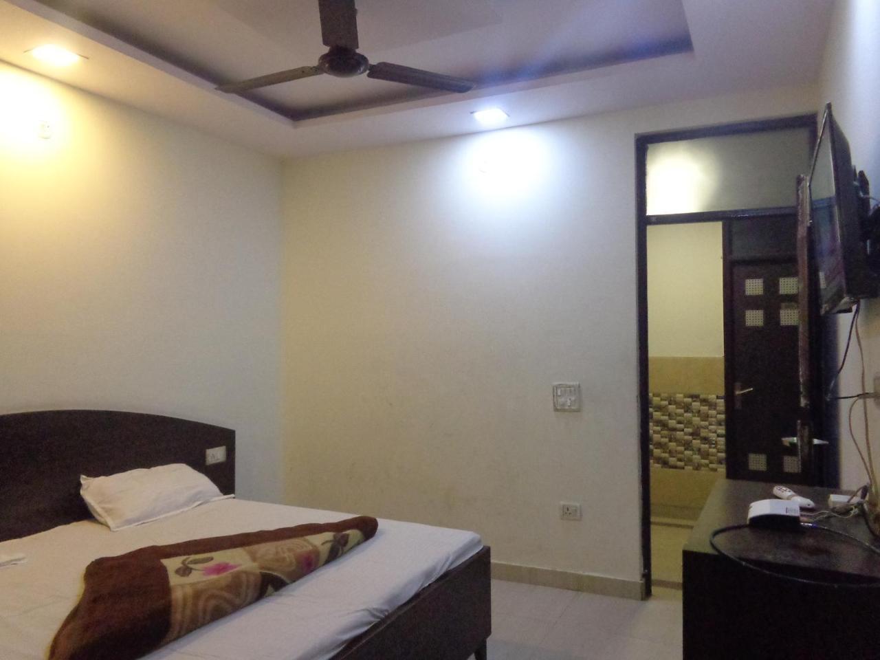 Silver Residency Hotell New Delhi Exteriör bild