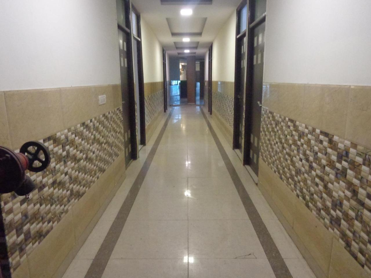 Silver Residency Hotell New Delhi Exteriör bild
