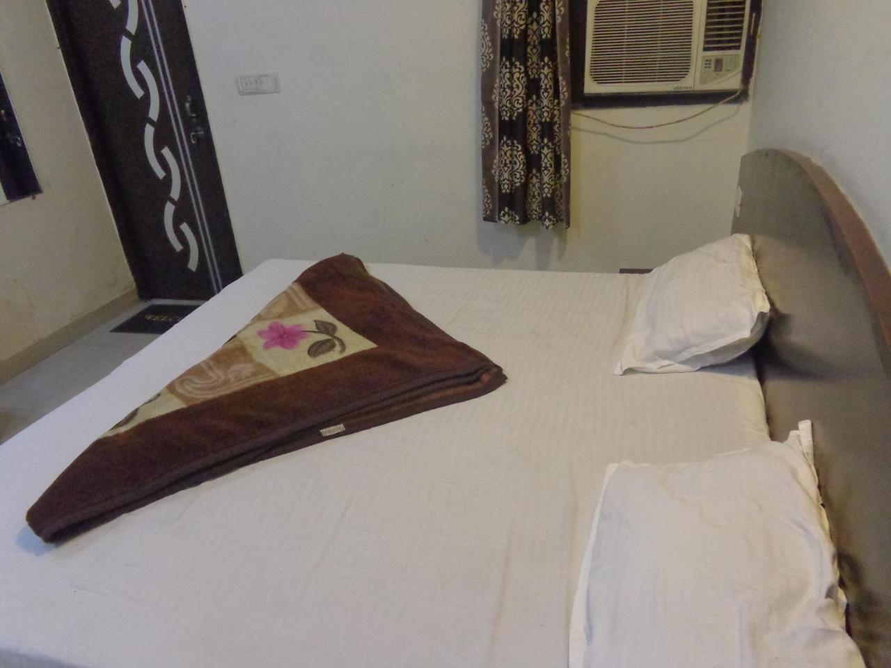 Silver Residency Hotell New Delhi Exteriör bild