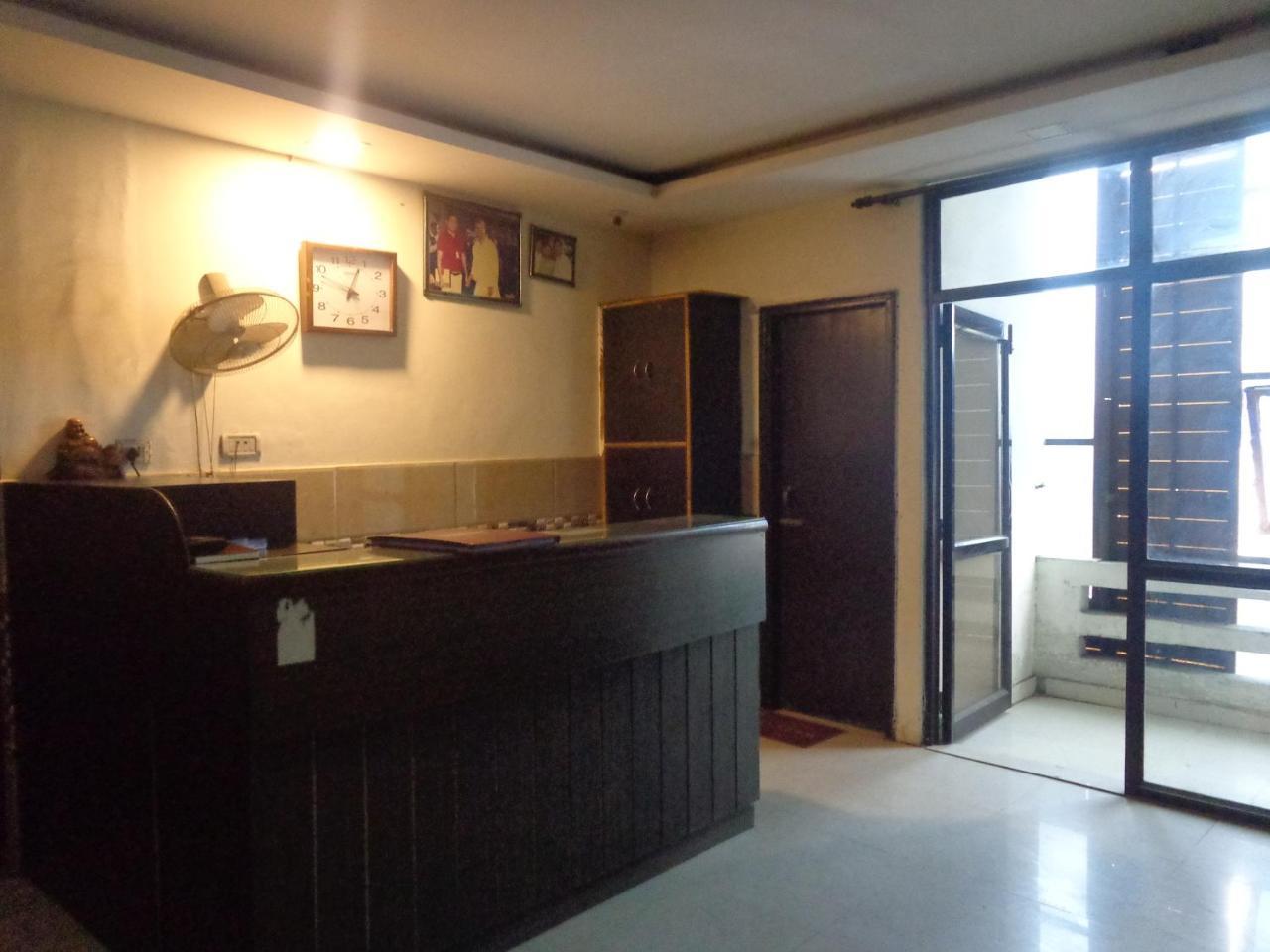 Silver Residency Hotell New Delhi Exteriör bild