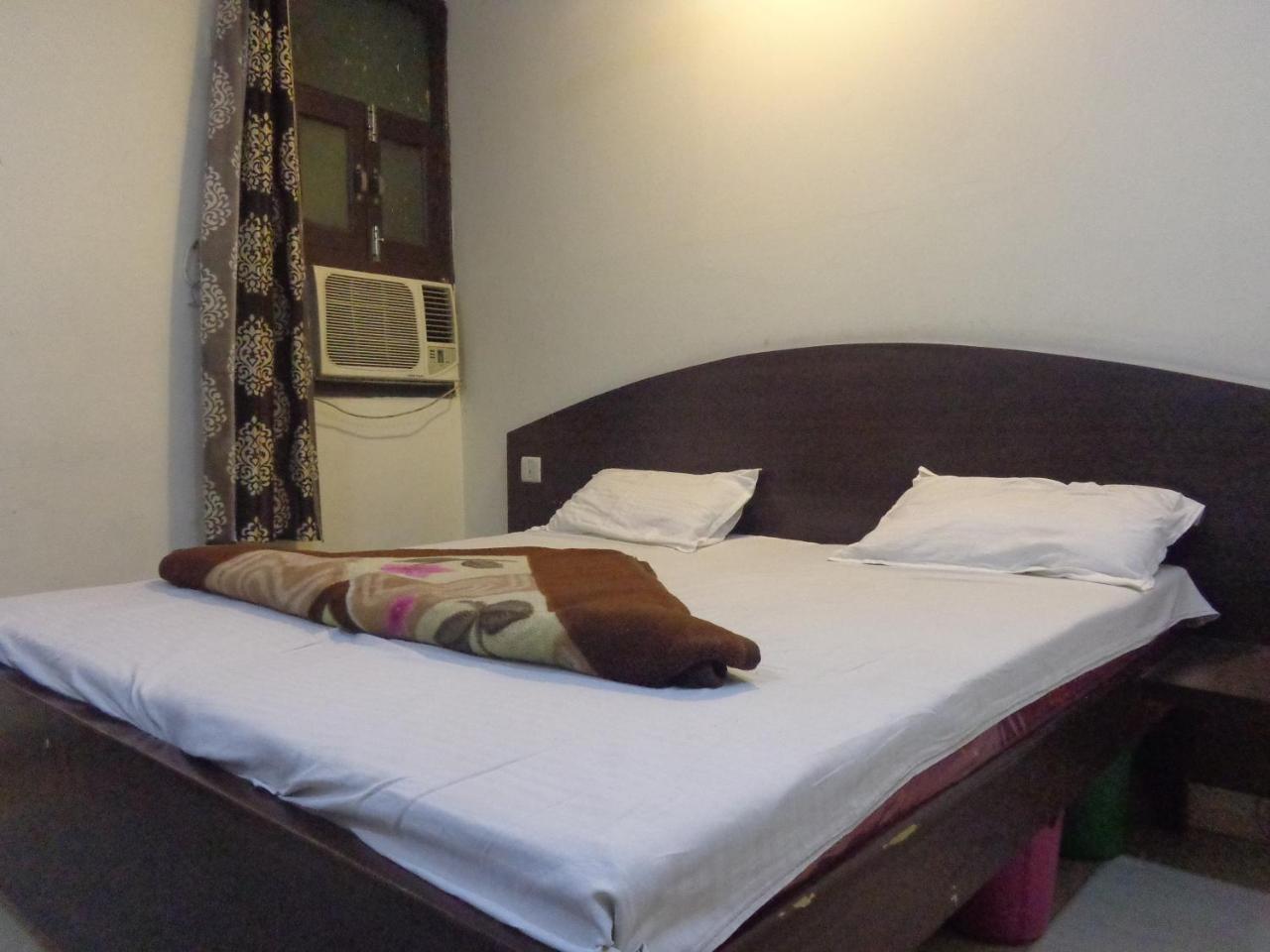 Silver Residency Hotell New Delhi Exteriör bild